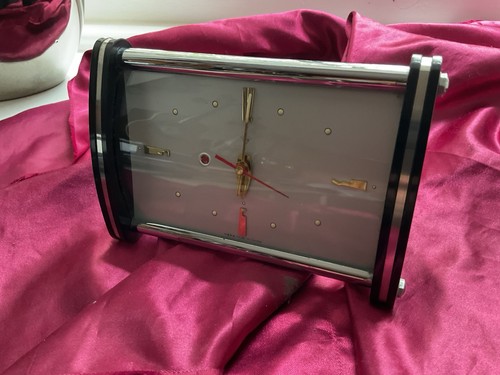 Vintage art deco mantle clock - art,